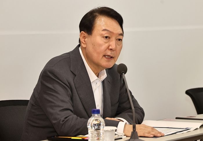 ‘윤 정부 vs 문 정부’ 비교했을 때 “누가 더 일 잘하냐”는 여론조사의 놀라운 결과