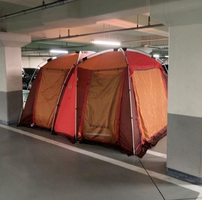 “동탄 수영장 다음엔 캠핑족”...지하주차장에 대형 텐트 설치한 아파트 입주민