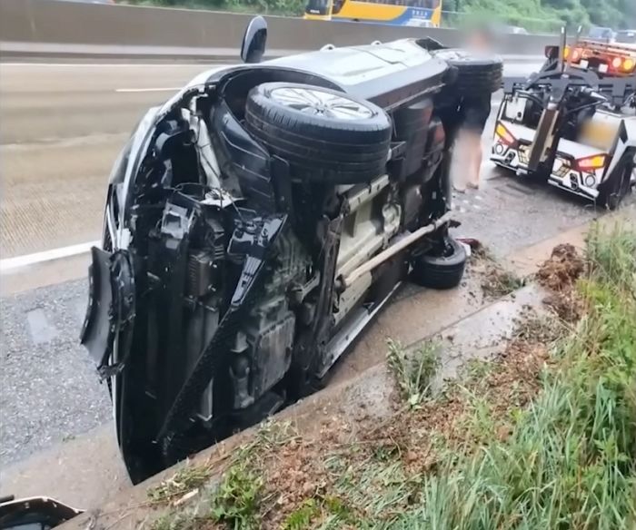 “갓길에 넘어진 차를 ‘사설 렉카’가 마음대로 끌고가더니 90만원 내놓으랍니다”