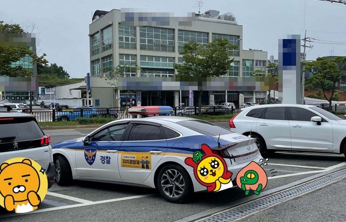 근무시간 순찰차 타고 여경과 ‘외제차’ 상담받으러 갔다가 사진 찍힌 경찰관