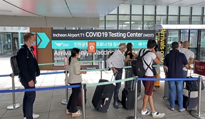 오늘(25일)부터 해외 입국 ‘1일차’에 PCR 검사 시행한다