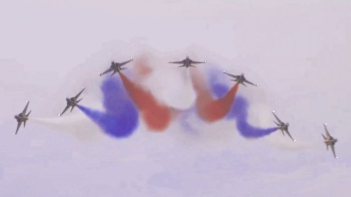 10년 만에 참가한 영국에어쇼서 ‘최우수상+인기상’ 싹쓸이한 대한민국 공군 ‘블랙이글스’