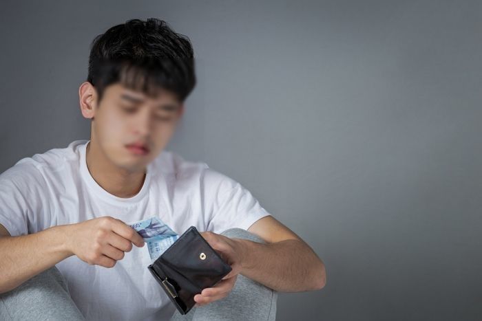 200만원 빌리고 먹튀한 친구가 집에 ‘가압류 딱지’ 붙자 애원하며 보낸 카톡 문자