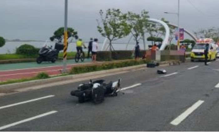 헬멧 안 쓰고 오토바이 운전한 10대 2명 사고...운전자 숨지고 동승자 중상