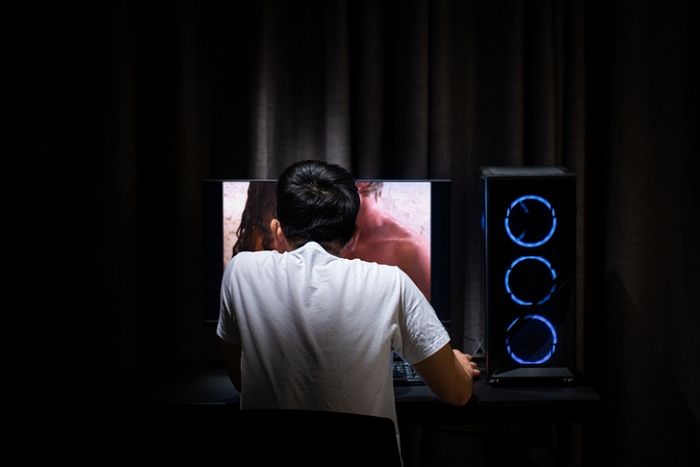 ‘초대남 영상’ 올리고 구독료로 월 3만원씩 받아 2억 챙긴 창원 예비부부