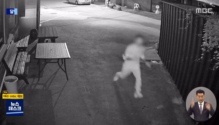 담배 피우러 파출소 밖으로 나간 지명수배자 도망가는데도 멍하니 바라만 본 경찰 (영상)