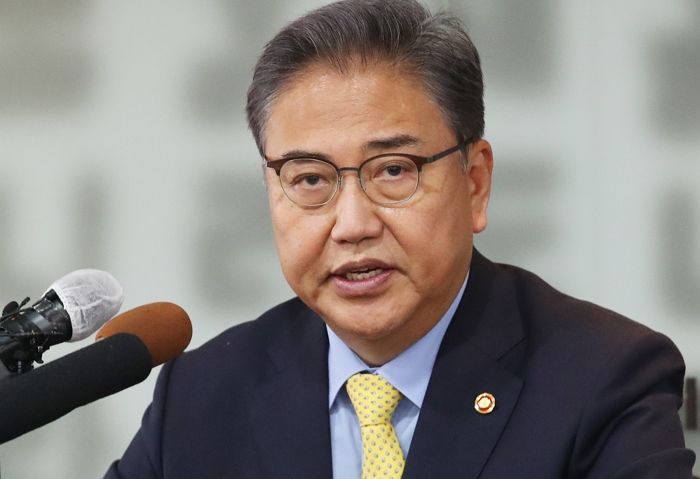 尹지지율 하락에 외교부 장관 “역사적 지도자, 재직 중 인기 높지 않아”