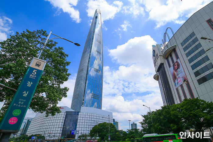 “충청도에서도 보인다”...생각보다 더 어마어마했던 ‘잠실 롯데타워’ 크기