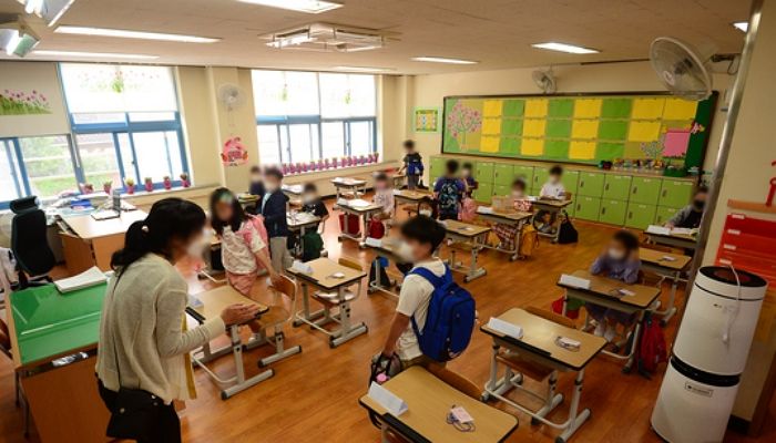 초등학교 입학 연령 ‘만 5세’로 하향 추진하자 “입학하기엔 너무 어린 나이 VS 사교육 부담 해소”