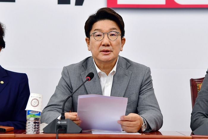 ‘尹 지지율 28%’에 권성동 “지금까지 살아온 대로 쭉 밀고 나가면 올해 말 달라질 것”