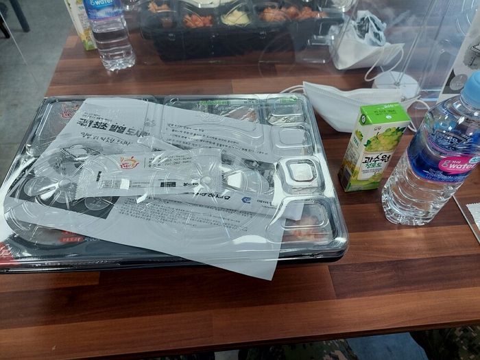 요즘 예비군 훈련 가면 나오는 ‘한끼 7천원’짜리 도시락 퀄리티 (사진)