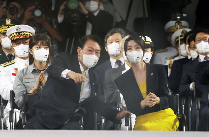 안민석 “김건희 여사, 尹에 휴가 반납하시라 충고해야 진정한 내조”