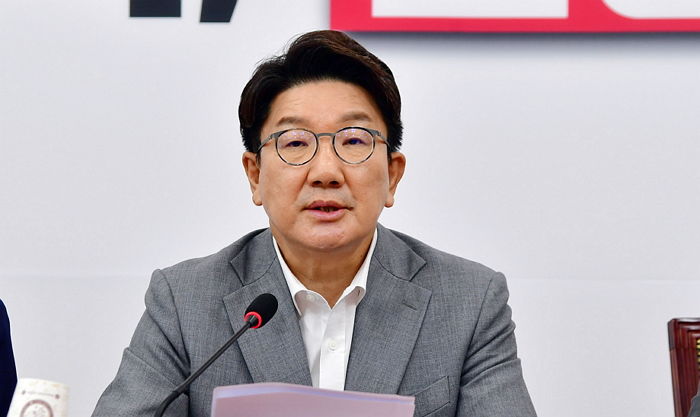 권성동 “직무대행 역할 내려놓겠다...조속히 비대위 전환”