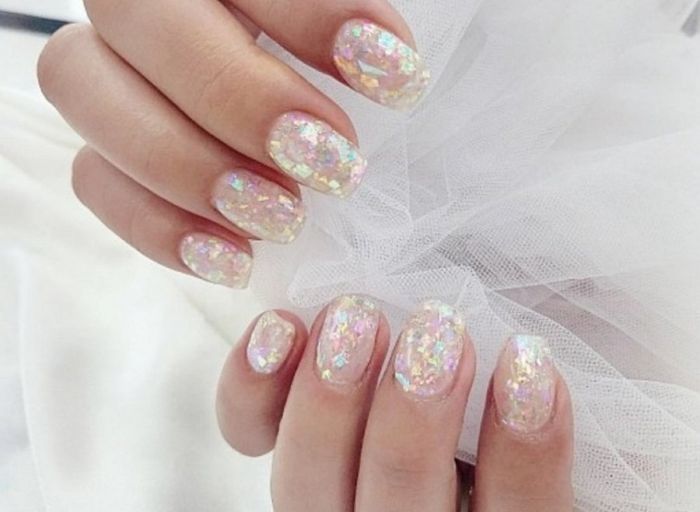 여자의 화려한 ‘네일&페디큐어’를 본 남성들의 반응...“매력적이다 vs 정신 사납다”