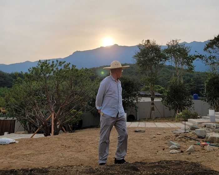 文 전 대통령 오늘(1일)부터 여름휴가...“시위하는 분들 참고 바란다”