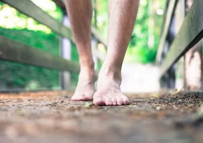 미래에서 온 ‘터미네이터’라 주장하는 알몸남, 경찰 테이저건 맞고 체포