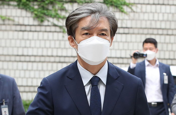 조국 전 장관, 유튜브 채널 개설해 지지자들과 적극 소통 시작해