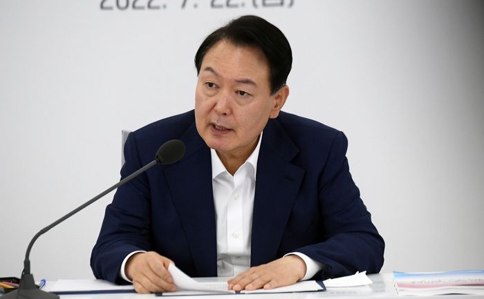 경찰지구대 방문한 尹 “경찰관 1인 1권총 지급...사격훈련 강화”