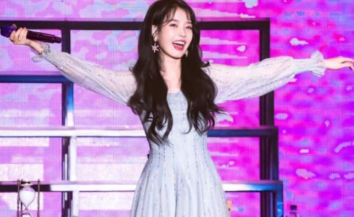 아이유, 한국 여가수 최초로 올림픽주경기장서 콘서트..8월 11일 티켓 오픈