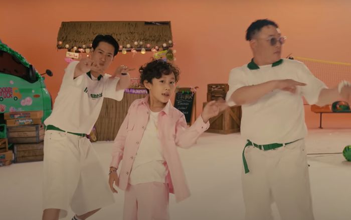 역대급 춤선 자랑해 10살에 ‘아이돌 데뷔’해도 될 것 같은 ‘정준하 아들’ 로하 (영상)