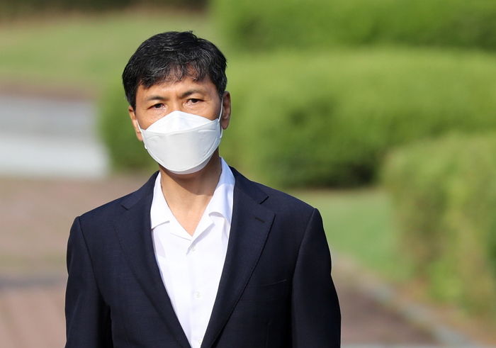 ‘비서 성폭행’으로 징역 3년 6개월 산 안희정이 만기 출소하며 보인 반응