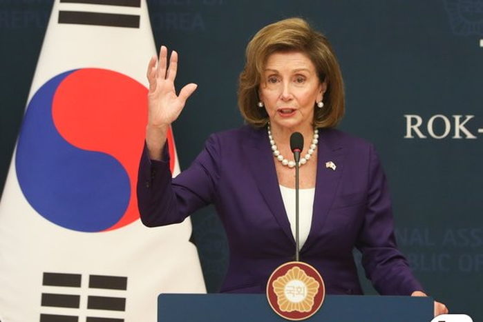 尹, 펠로시 의장과 40분 통화…“한미, 포괄전략동맹 발전”