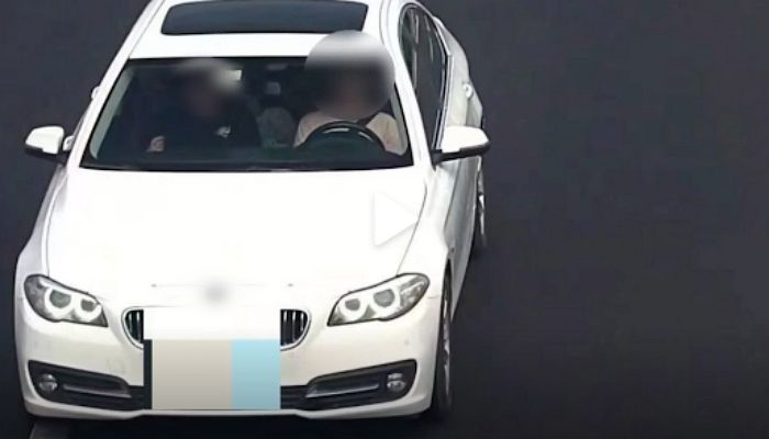 졸음 운전할까 봐 12살 아들에게 일가족 탄 BMW 승용차 운전하게 한 아빠