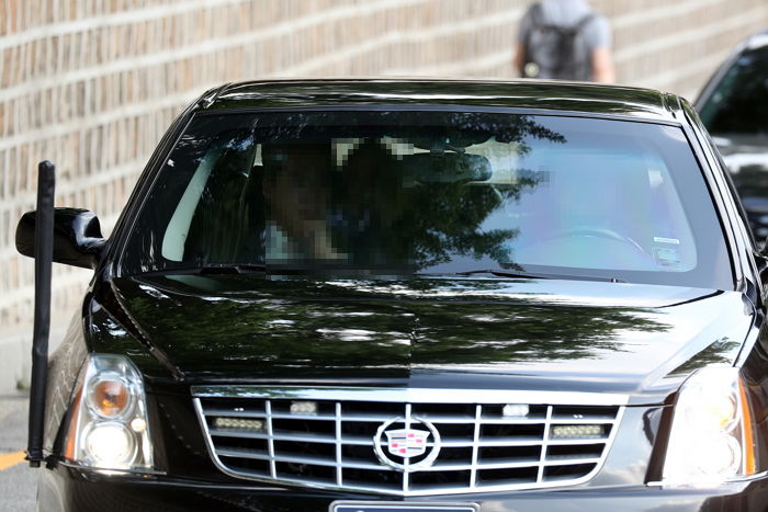 주한 美 대사관 차량, 종로 건물 돌진...“사유, 이야기할 수 없어”