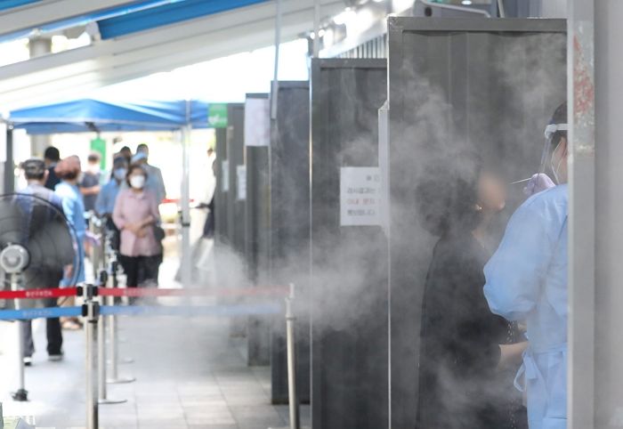 어제(4일) 코로나19 신규 확진자 11만 2,901명...나흘 연속 10만명 ↑