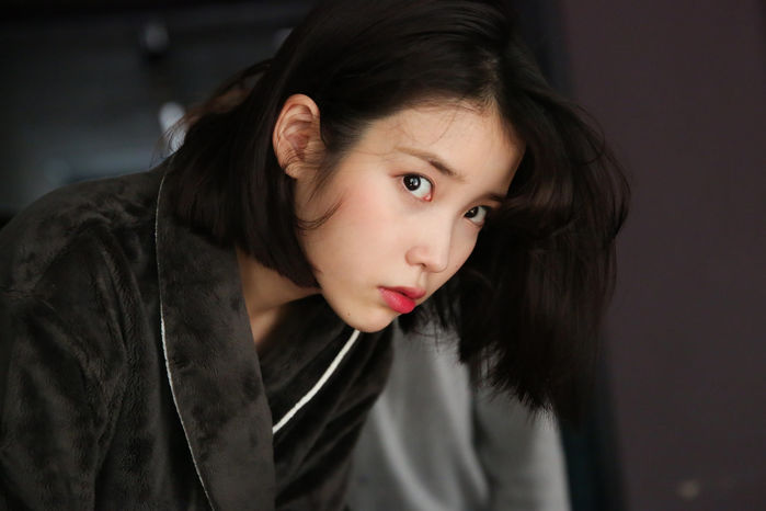 아이유 측, 콘서트 부정 티켓 거래에 경고...“블랙리스트 올려 영구 제명할 것”