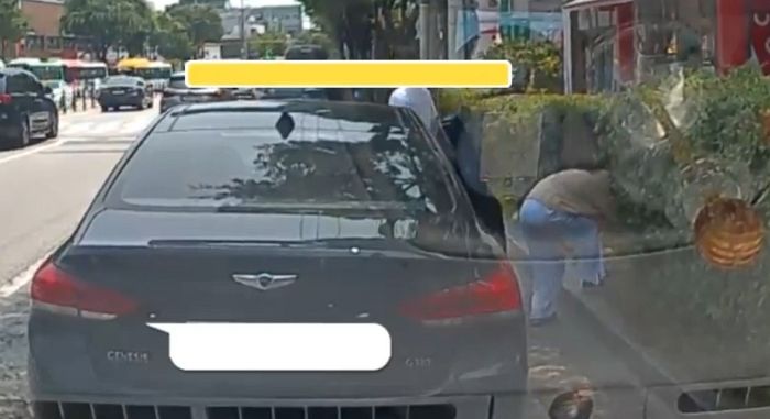 광주 시내에 담배꽁초 수북한 커피컵 무단 투척하고 튄 제네시스 커플