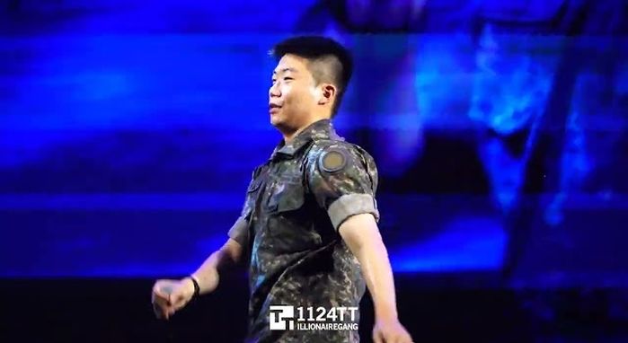 ‘시급 740원’ 받고도 콘서트 뺨치는 화끈 공연 선보인 래퍼 창모 (영상)