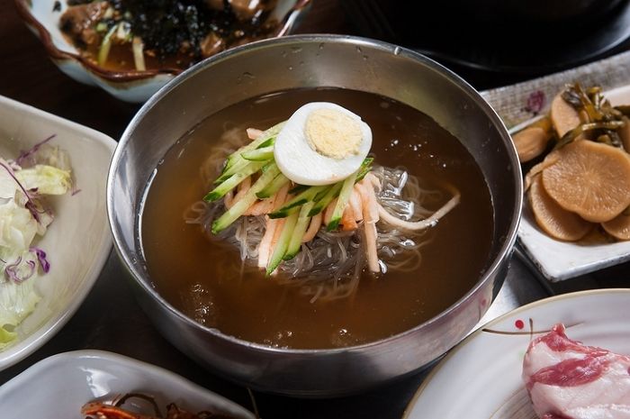 넣기만 하면 ‘맛집 물냉면’ 그대로 재현할 수 있다는 ‘마법의 가루’의 정체 (영상)