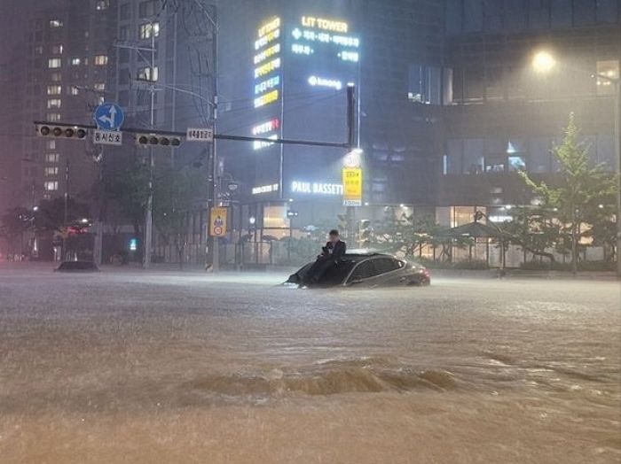 “‘서초동 현자’부터 ‘신림동 펠프스’까지”...서울 폭우 속 등장한 인물들