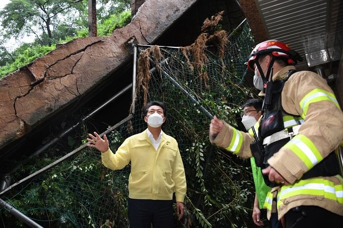 오세훈 서울시장, 폭우 피해 현장 나가 ‘적극 복구’ 지시