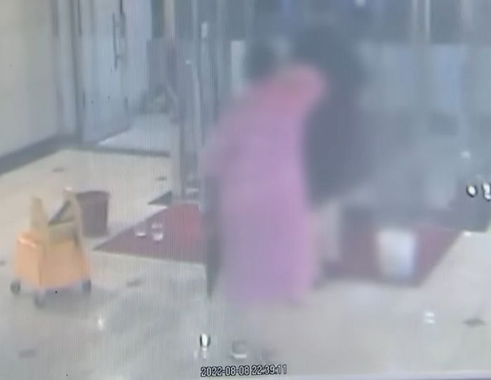 강남 맨홀 뚜껑에 실종된 2명, 알고 보니 남매...“누나 잡으려다 동생까지”