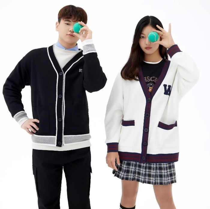 얼굴은 그대로인데 몸만 커서 시크하게 ‘커플 화보’ 찍은 윤후·송지아 (사진)