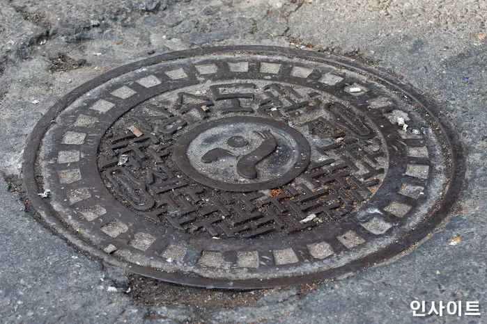 강남역 ‘남매 추정’ 실종자 중 1명, 맨홀 안서 숨진 채 발견