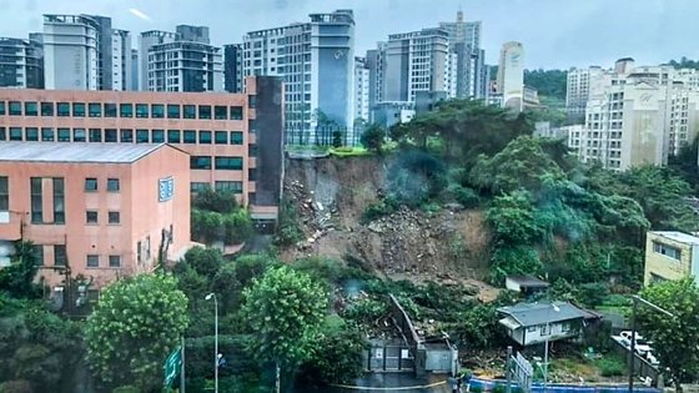 폭우에 학교 뒷산 와르르 무너져 내린 서울 경문고 상황