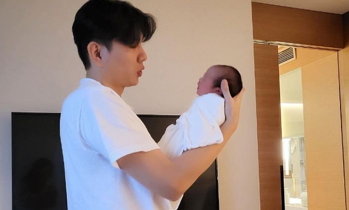 아들 똥별이 처음 품에 안고 ‘첫 스킨십’에 감격한 초보아빠 제이쓴