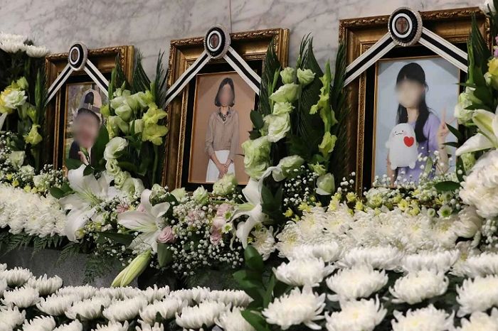 ‘신림 반지하 침수’로 숨진 13살 소녀 빈소 찾아와 목놓아 운 초등학교 친구들