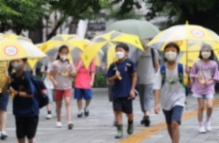 교육부, 초등학교서 학생들 돌보는 시간 ‘밤8시’ 까지 늘리는 방안 추진