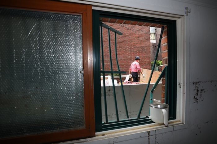 키 185cm·몸무게 113kg인 건장한 남성이 죽을 뻔했다며 공개한 ‘반지하 탈출기’