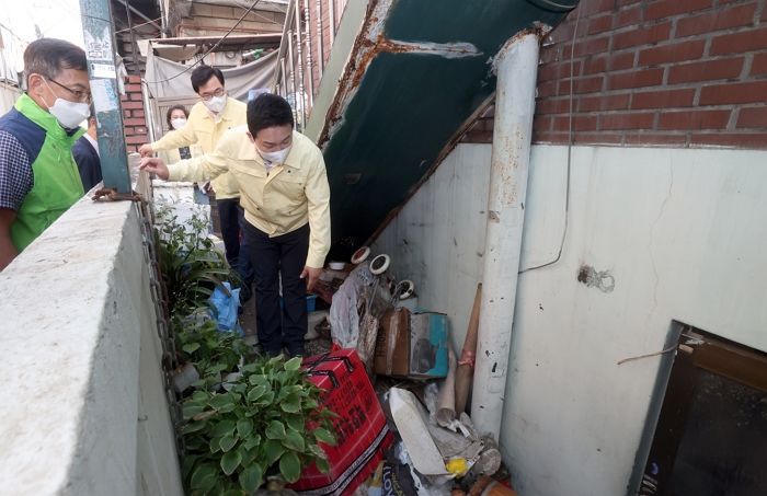 원희룡 “반지하도 없애면 그분들 어디로 가나”...오세훈 반지하 대책에 이의 제기