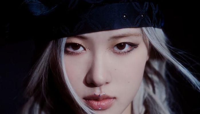 블랙핑크 로제, 2년만 컴백 앞두고 ‘입술 피어싱+은발’ 파격 변신