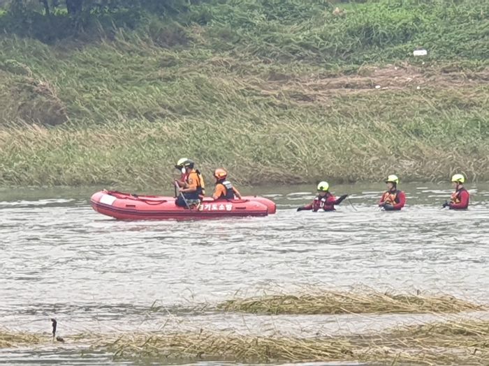 폭우 속 실종됐던 남매 중 남동생, 팔당호서 숨진 채 발견...누나는 수색중