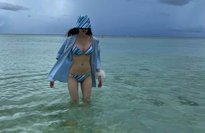 ‘BJ 전향’ 다이아 출신 솜이, 가슴골 도드라지는 섹시 비키니 자태 과시