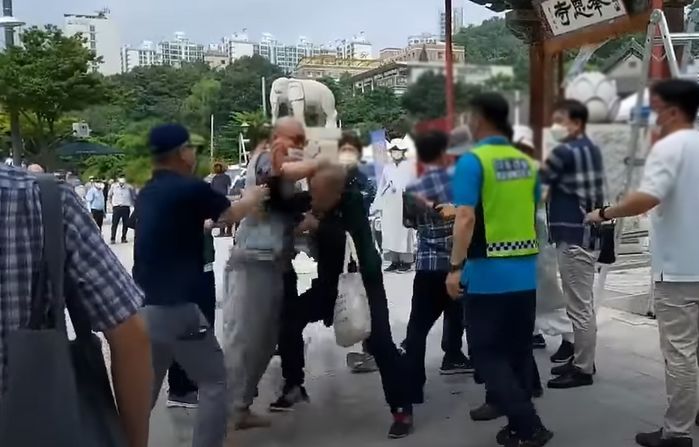 강남 한복판서 승려들이 노조원 집단폭행...“머리 찍어내리고 오물 투척”