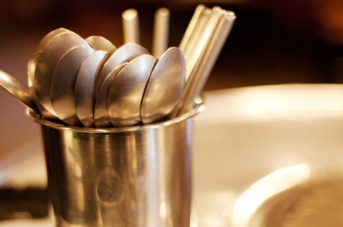 “식당서 막내가 꼭 수저 세팅해야 하나요?” 질문에 2030세대의 반전 대답