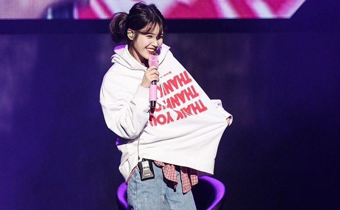 예매 오픈된지 5일 지났는데도 800명 넘게 줄 서있는 ‘아이유 콘서트’ 티켓팅 상황